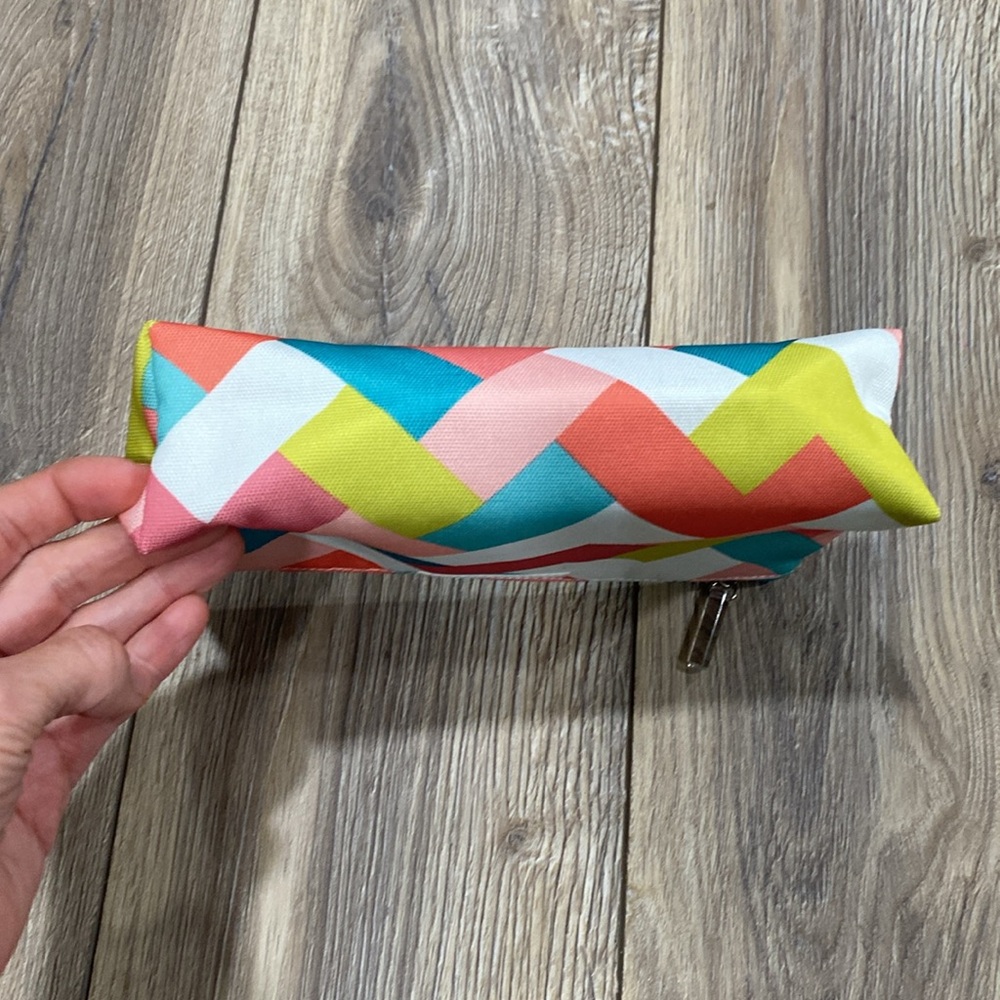 CLINIQUE Tyler Dawson Makeup Bag - Picture 5 of 5